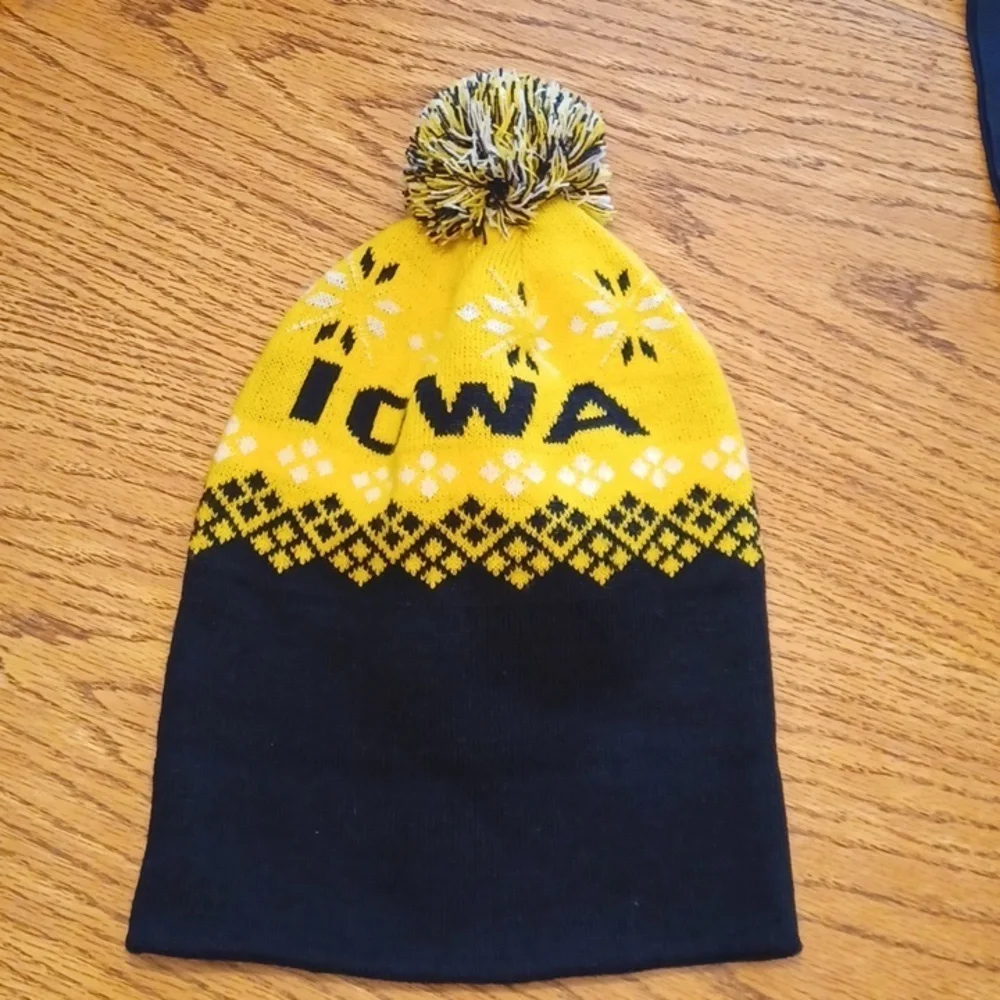 Iowa Hawkeyes bogan hat beanie Adult one size